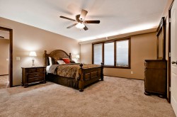 Queen bedroom on 1st level